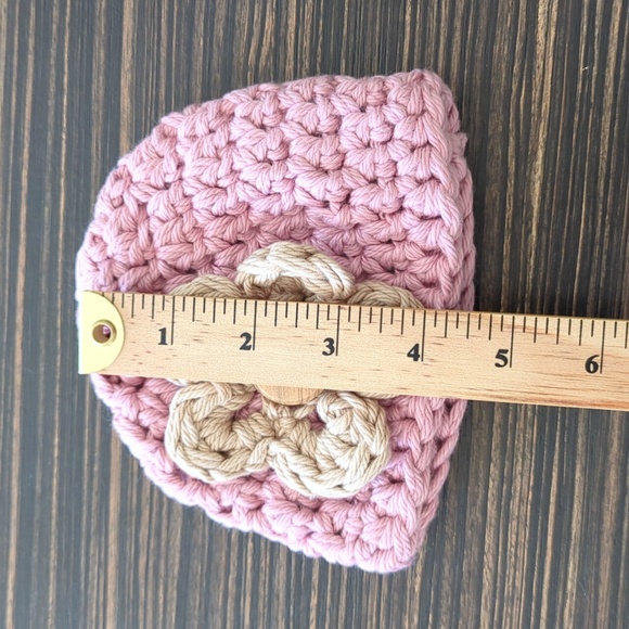 Newborn knitted pink & beige hat - perfect for photoshoots - Picture 5 of 5